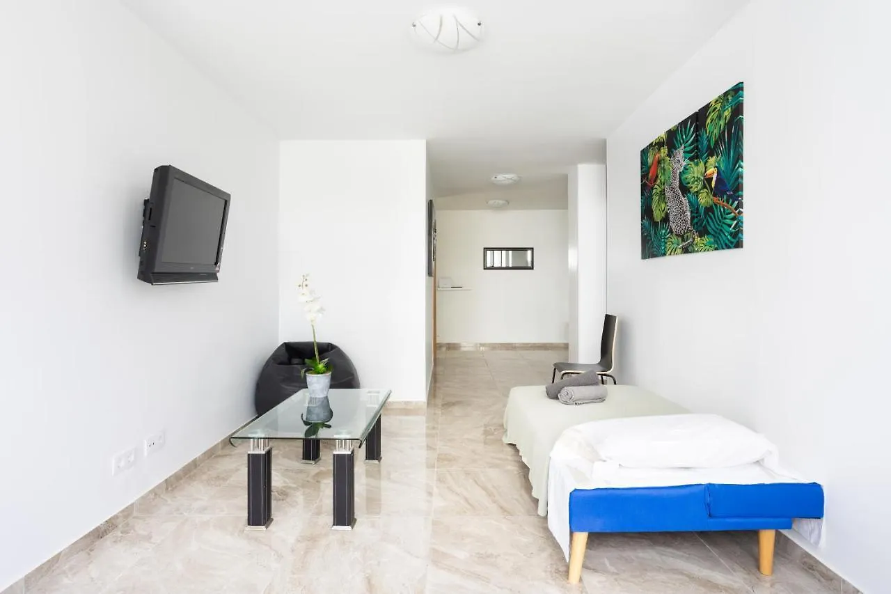 Black Cat Surf House 1 B Ξενοδοχείο Arona  Πανσιόν