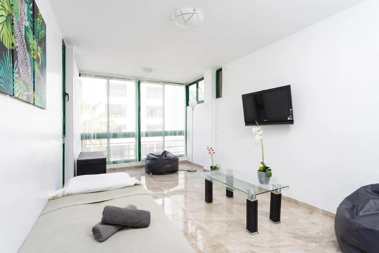 Black Cat Surf House 1 B Ξενοδοχείο Arona